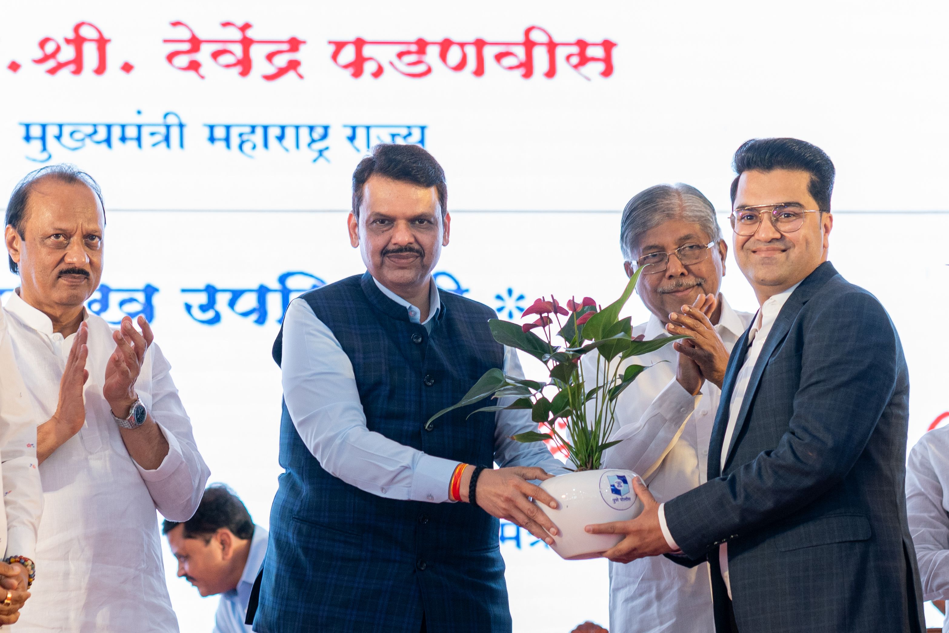Honorable Chief Minister of Maharashtra, Shri Devendra Fadnavis, Felicitating CA Abhay Bhutada for strengthening Pune Police with Advanced Equipment
